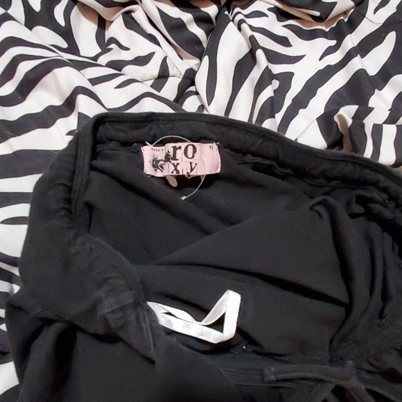 Excellent condition Roxy halter medium shirt - Picture 2 of 2